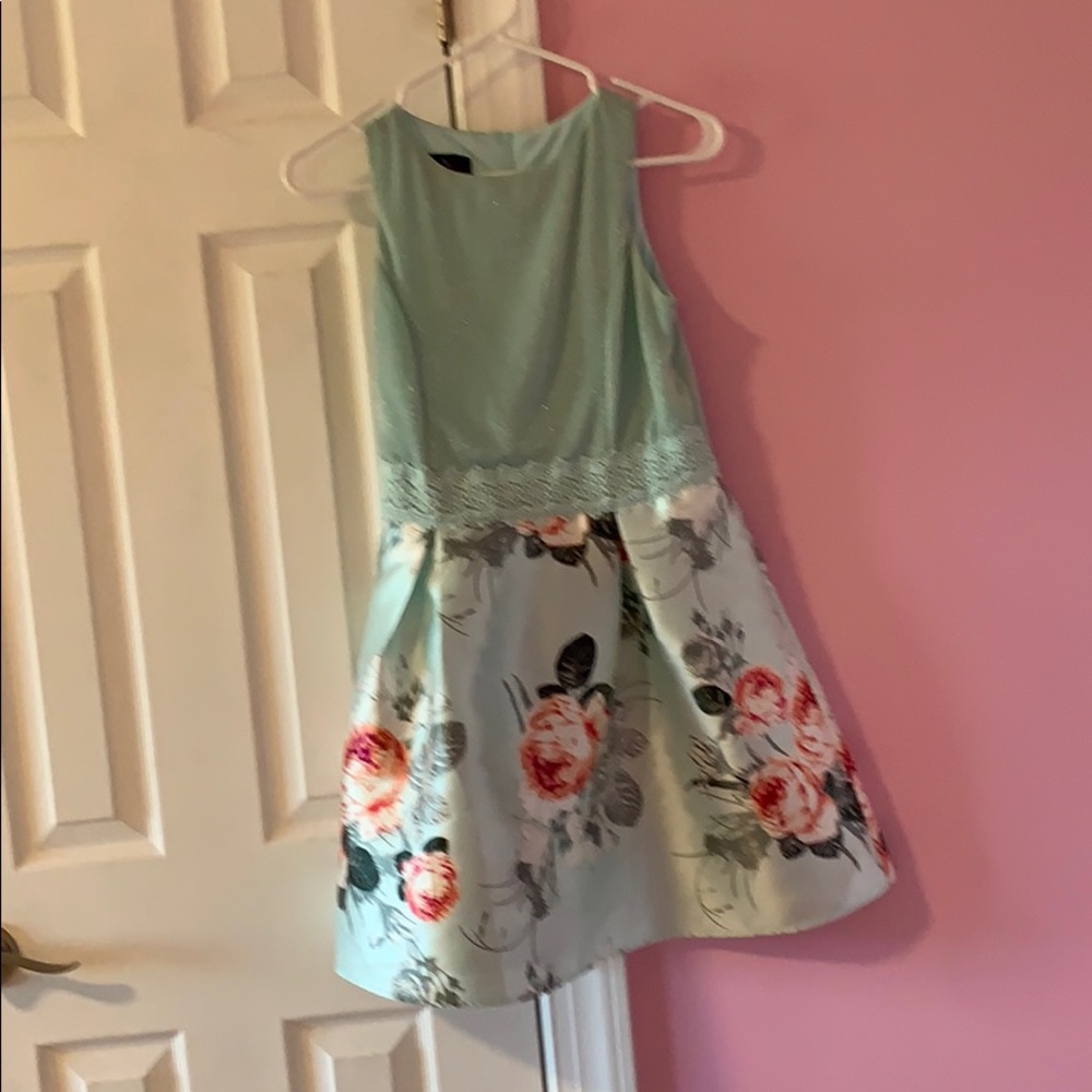 Girls dress